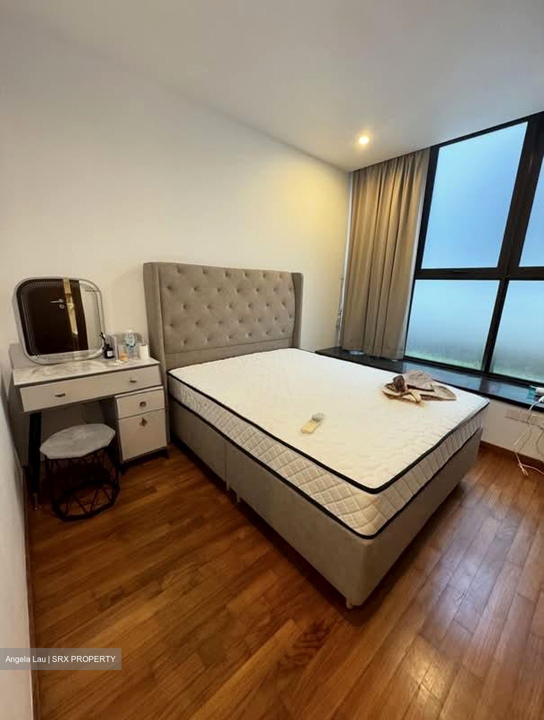 Holland Link (D10), Terrace #588726101